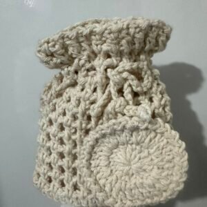 SAQUINHO DE CROCHE COM 1 UNIDADE DE ECOPAD ARTESANAL - FLOR DE ROMA